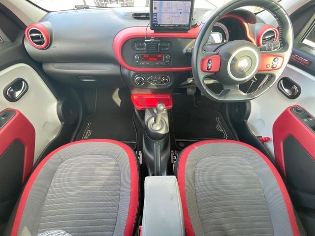 RENAULT TWINGO 2018 Image 31