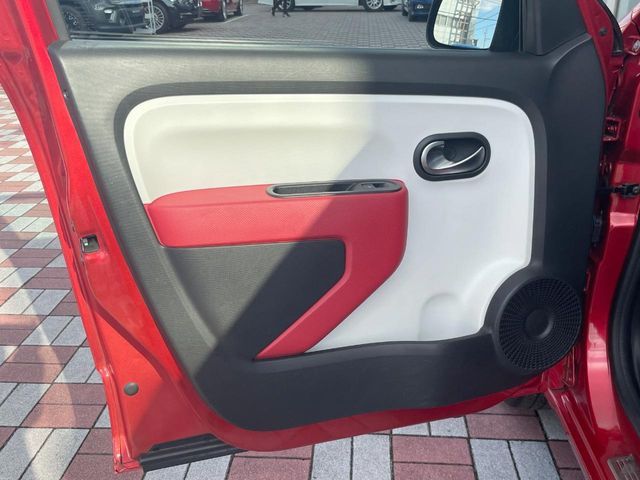 RENAULT TWINGO 2018 Image 31