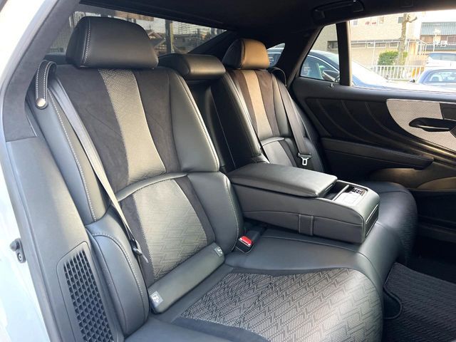 TOYOTA LEXUS LS500H 4WD 2019 Image 31