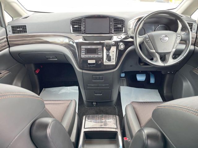 NISSAN ELGRAND 2017 Image 31