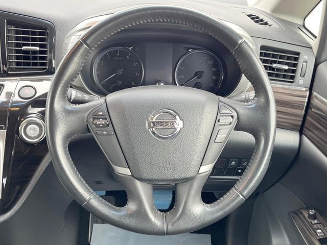 NISSAN ELGRAND 2017 Image 31