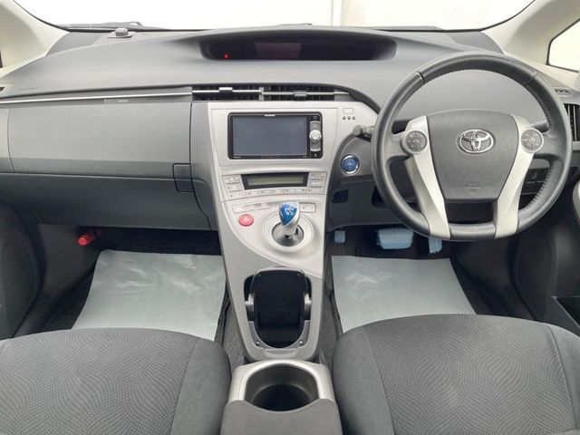 TOYOTA PRIUS 2015 Image 31