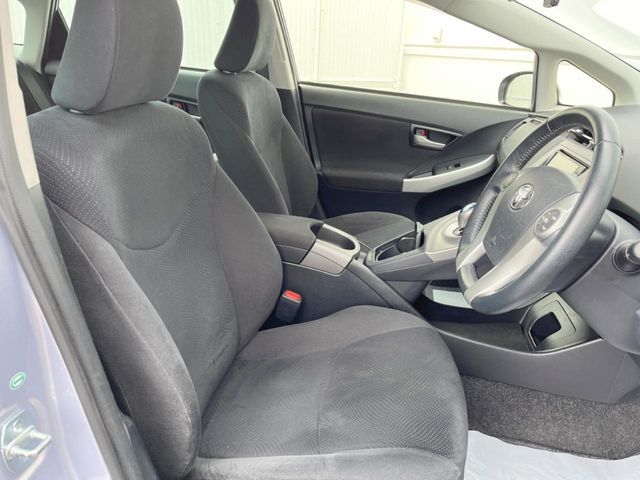 TOYOTA PRIUS 2015 Image 31