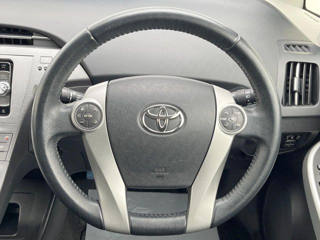 TOYOTA PRIUS 2015 Image 31