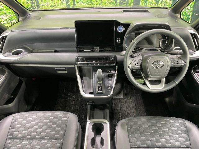 TOYOTA VOXY HYBRID 2023 Image 31