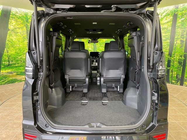 TOYOTA VOXY HYBRID 2023 Image 31