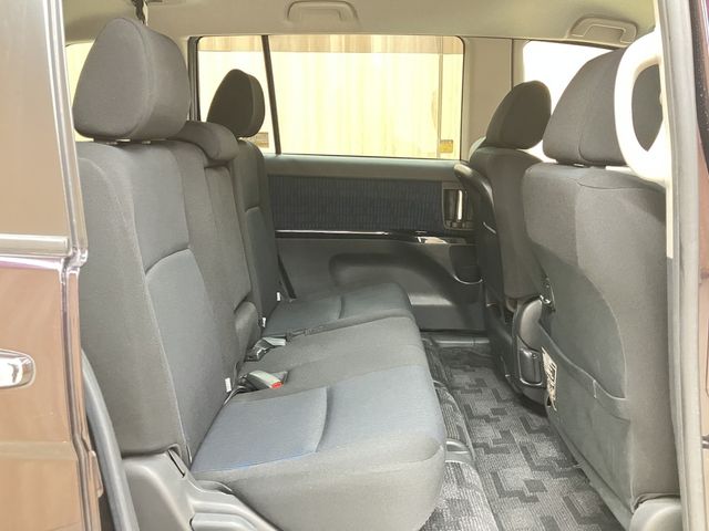 TOYOTA ISIS 2015 Image 31