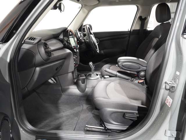 BMW MINI COOPER 5DOOR 2019 Image 31