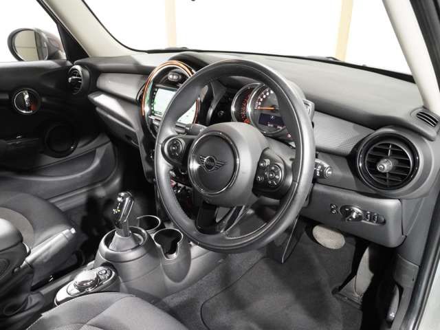 BMW MINI COOPER 5DOOR 2019 Image 31