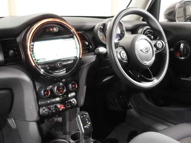 BMW MINI COOPER 5DOOR 2019 Image 31