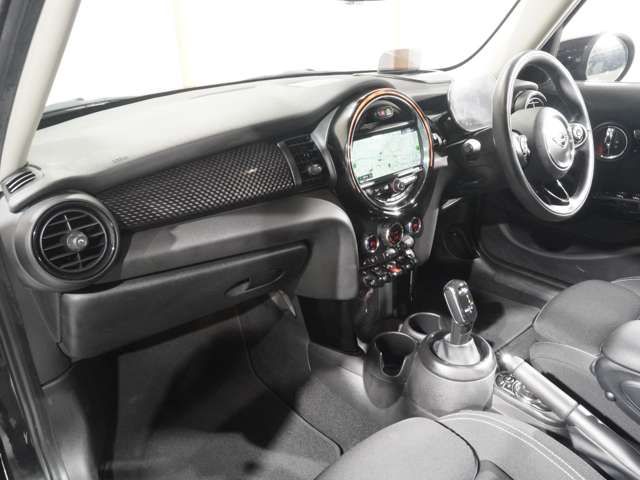 BMW MINI COOPER SD 5DOOR 2021 Image 31