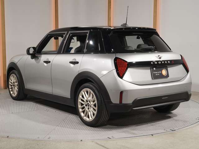 BMW MINI COOPER 5DOOR 2024 Image 31