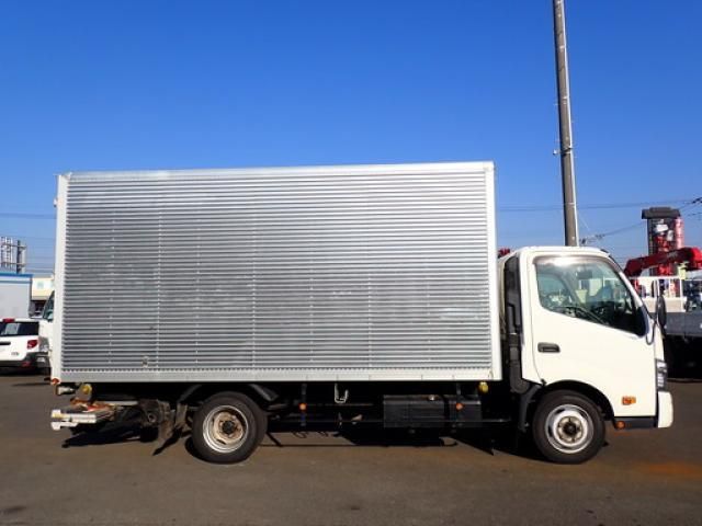 HINO DUTRO 2017 Image 31