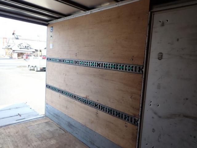 HINO DUTRO 2017 Image 31