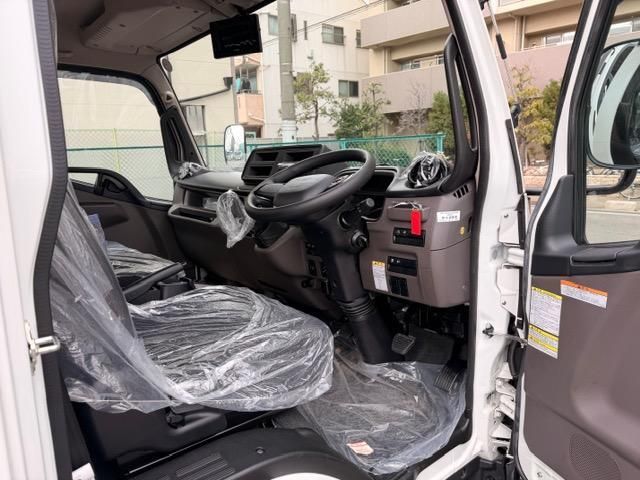 MITSUBISHI CANTER 2025 Image 31