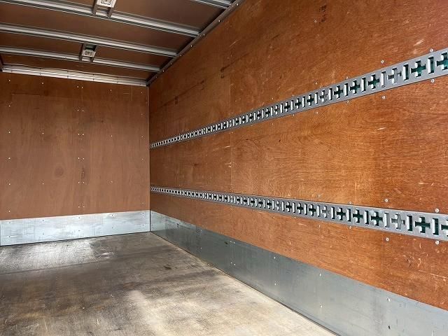 MITSUBISHI CANTER 2018 Image 31