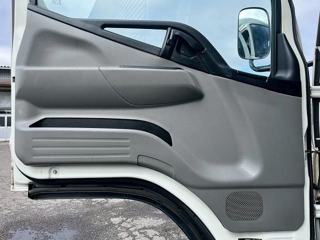 MITSUBISHI CANTER 2018 Image 31