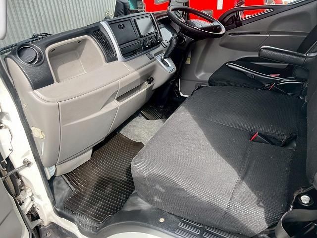 MITSUBISHI CANTER 2018 Image 31