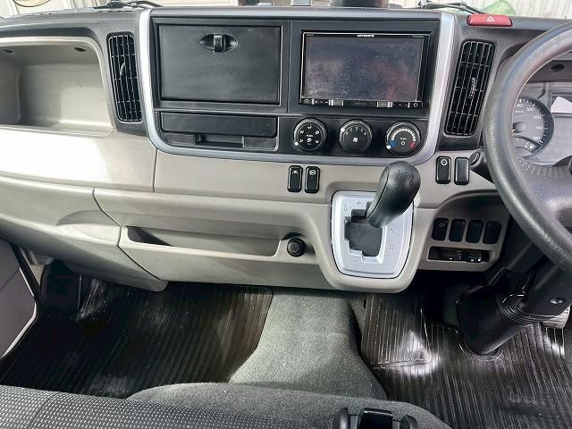 MITSUBISHI CANTER 2018 Image 31