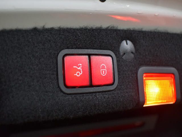 MERCEDES BENZ MERCEDES AMG C CLASS 2017 Image 31