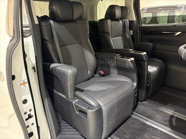 TOYOTA ALPHARD HYBRID 4WD 2017 Image 31