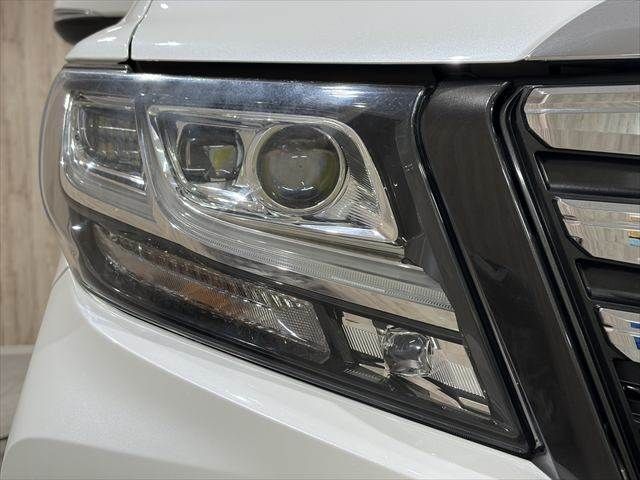 TOYOTA ALPHARD HYBRID 4WD 2017 Image 31
