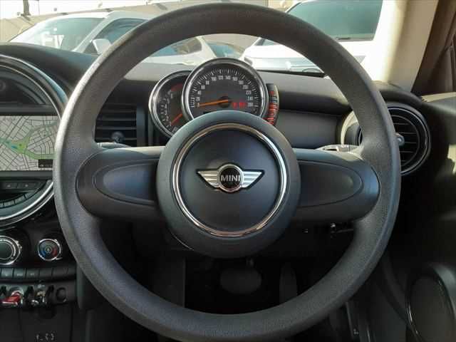 BMW MINI ONE 2015 Image 31