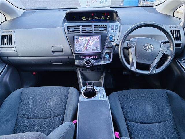 TOYOTA PRIUS ALPHA 2013 Image 31