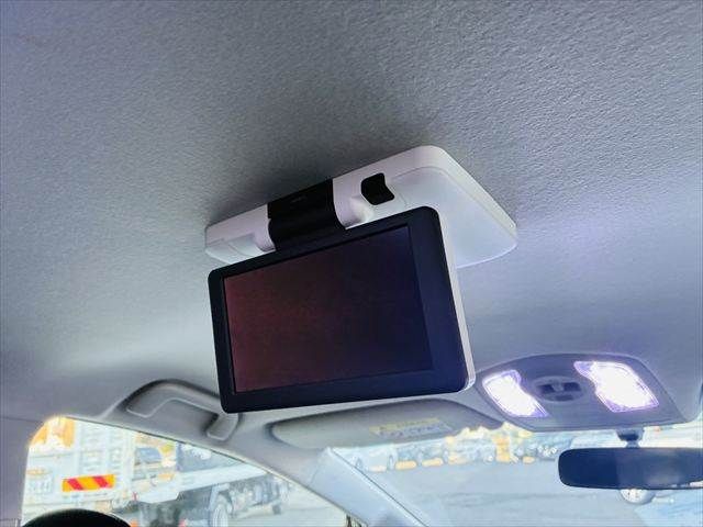 TOYOTA PRIUS ALPHA 2013 Image 31