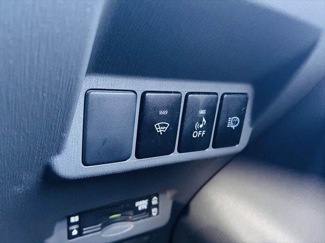 TOYOTA PRIUS ALPHA 2013 Image 31