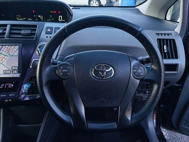 TOYOTA PRIUS ALPHA 2013 Image 31