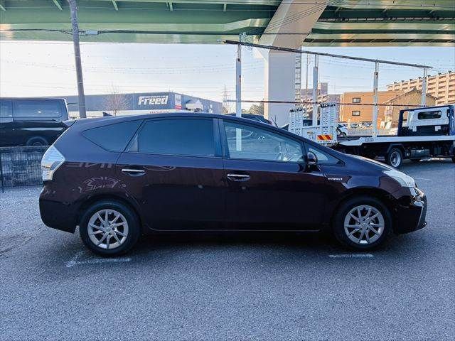 TOYOTA PRIUS ALPHA 2013 Image 31