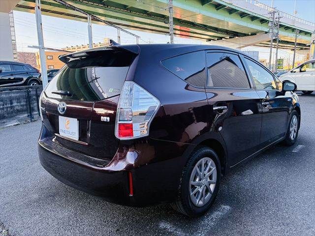 TOYOTA PRIUS ALPHA 2013 Image 31