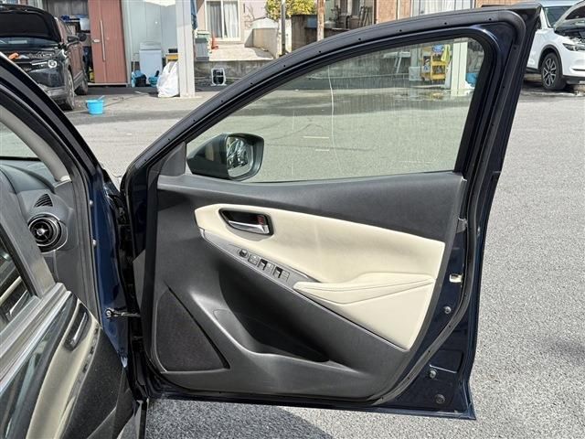 MAZDA DEMIO 2016 Image 31