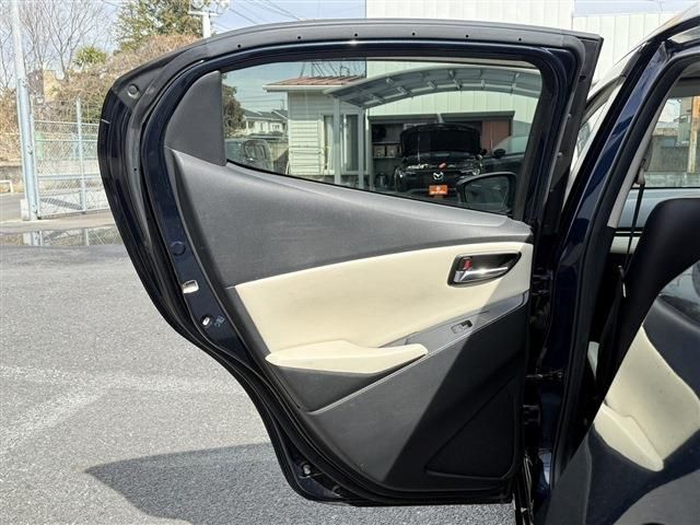 MAZDA DEMIO 2016 Image 31