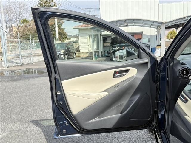 MAZDA DEMIO 2016 Image 31