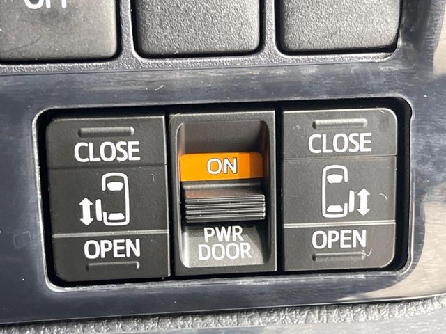 TOYOTA VOXY 2016 Image 31