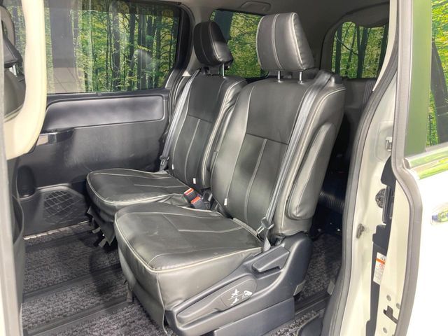 TOYOTA VOXY 2016 Image 31