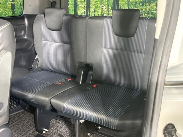 TOYOTA VOXY 2016 Image 31