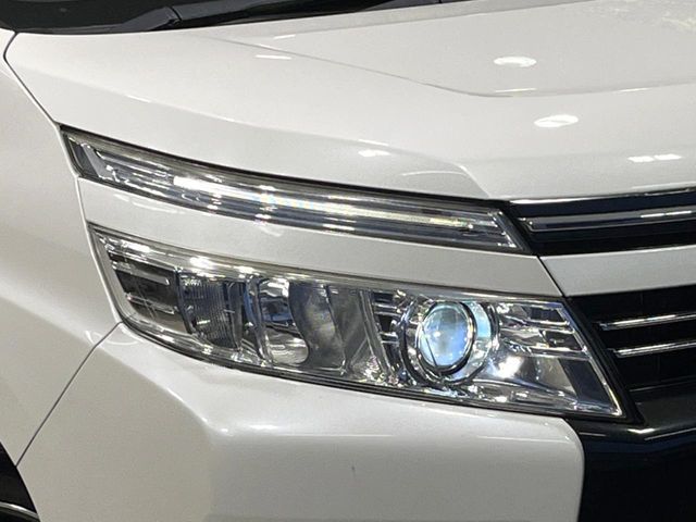 TOYOTA VOXY 2016 Image 31