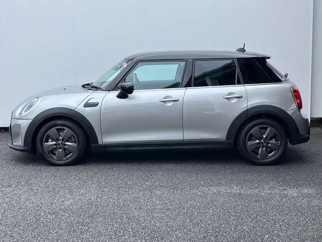 BMW MINI COOPER D 5DOOR 2023 Image 31