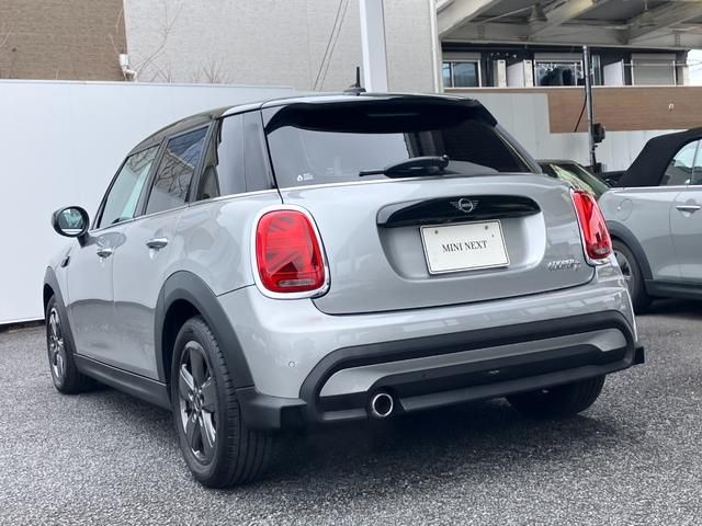 BMW MINI COOPER D 5DOOR 2023 Image 31