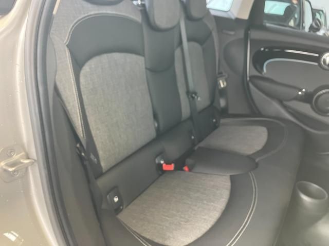 BMW MINI COOPER D 5DOOR 2023 Image 31