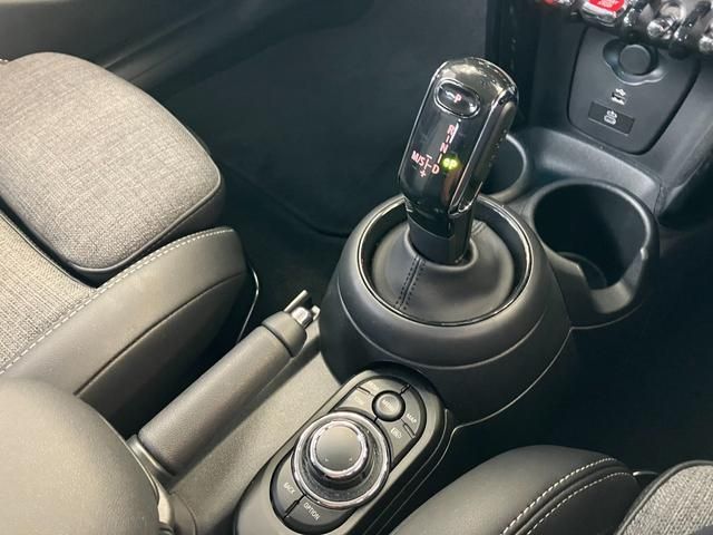 BMW MINI COOPER D 5DOOR 2023 Image 31