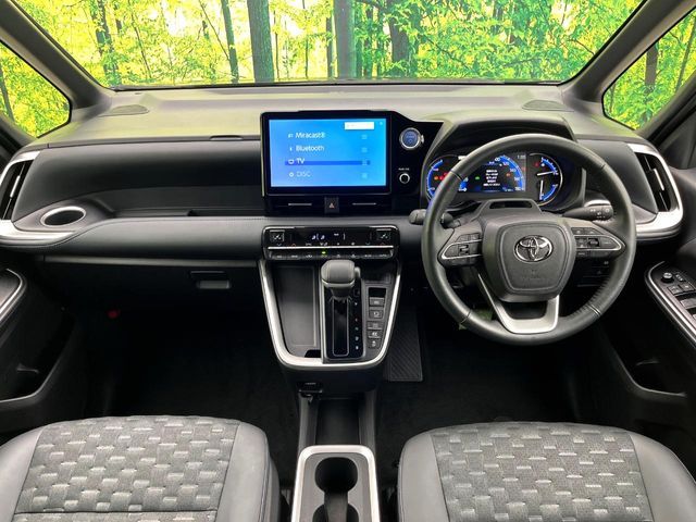 TOYOTA VOXY HYBRID 2022 Image 31