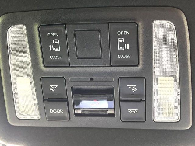 TOYOTA VOXY HYBRID 2022 Image 31