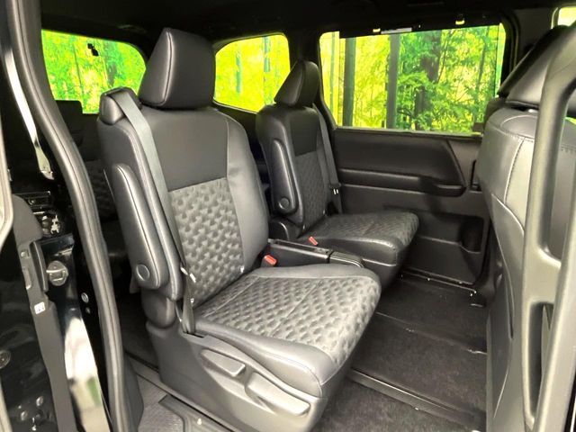 TOYOTA VOXY HYBRID 2022 Image 31