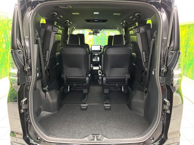 TOYOTA VOXY HYBRID 2022 Image 31