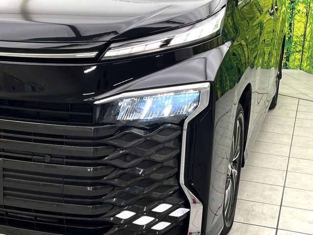 TOYOTA VOXY HYBRID 2022 Image 31