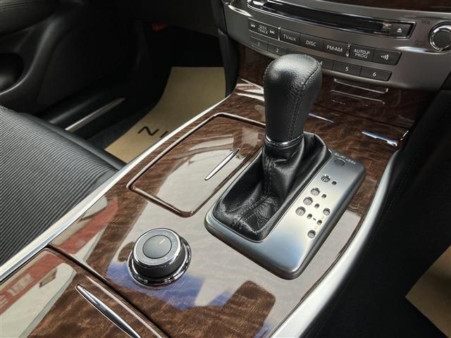 NISSAN FUGA HYBRID 2015 Image 31